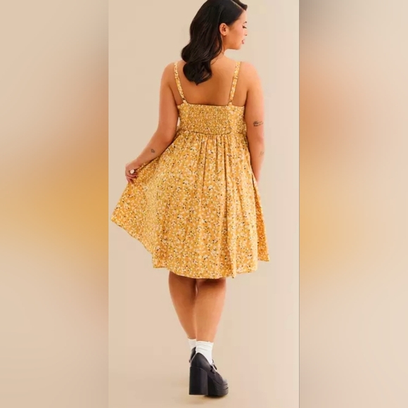 🌼Torrid Yellow Floral Midi Dress - Picture 11 of 12